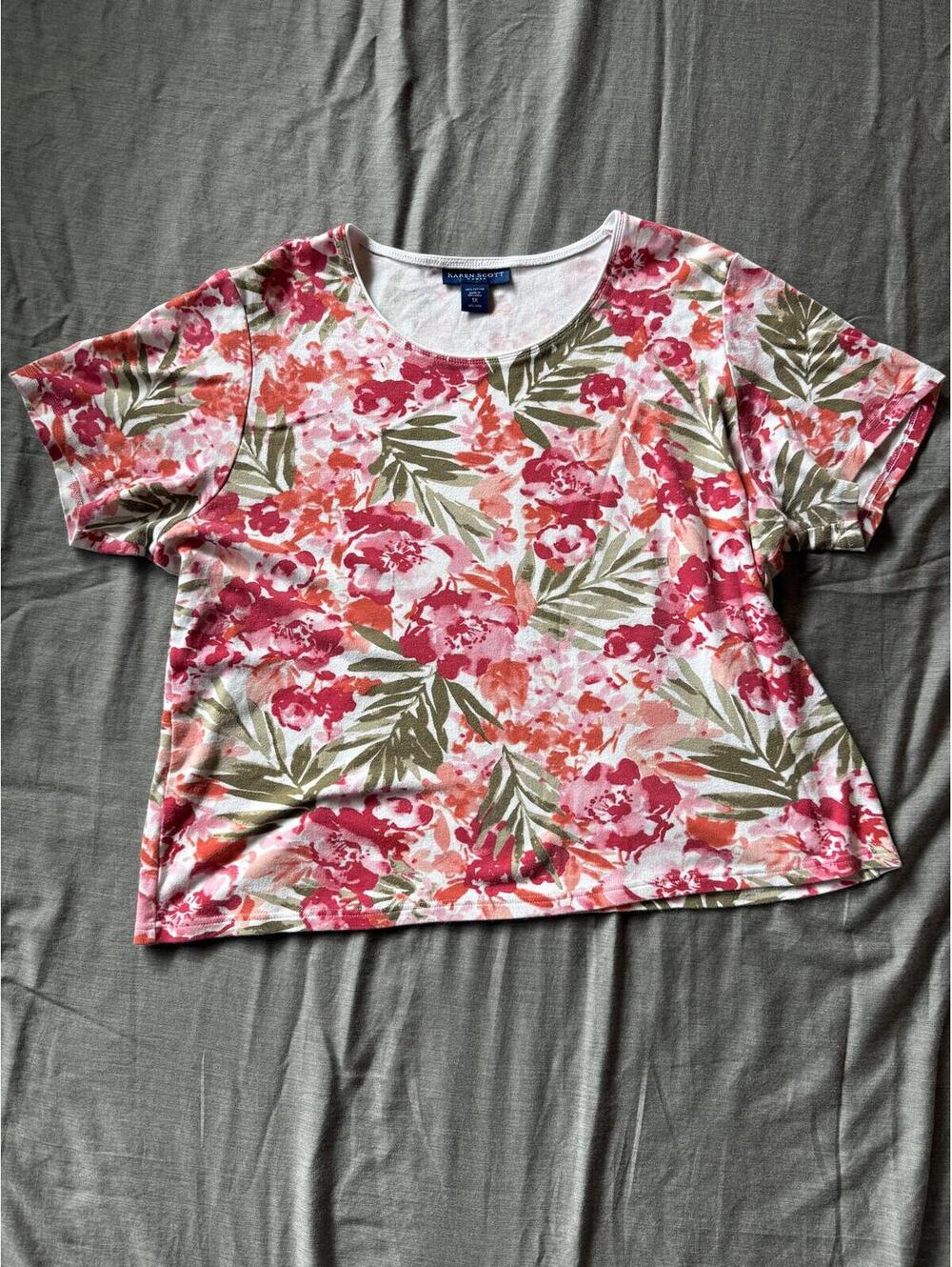 Karen Scott Woman Size 1X Red Pink Floral Top Tshirt 100% Cotton
